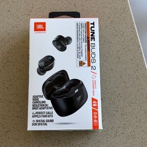 JBL Tune Buds 2 Black Wireless EARBUDS and CASE